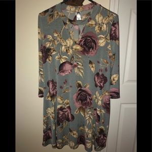 Half sleeve rose dress